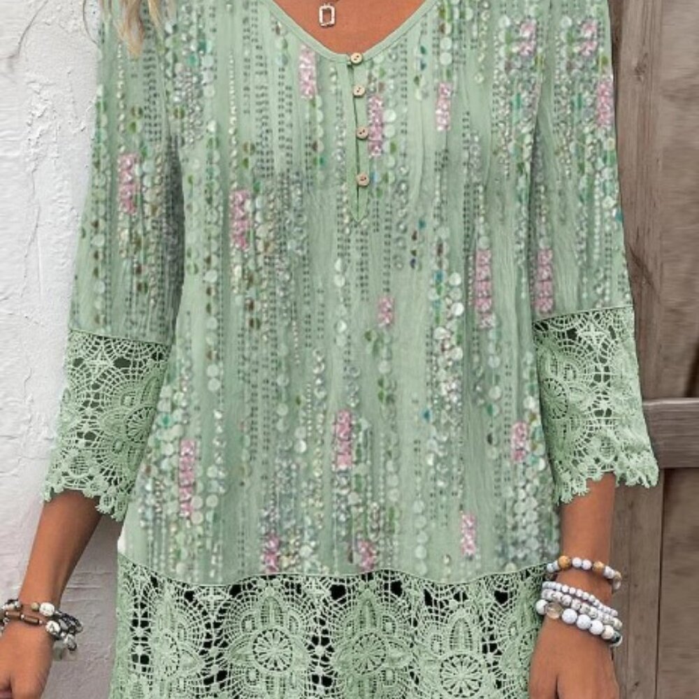 Women's 3/4 Sleeve V-neck Graphic Lace Top NWT.